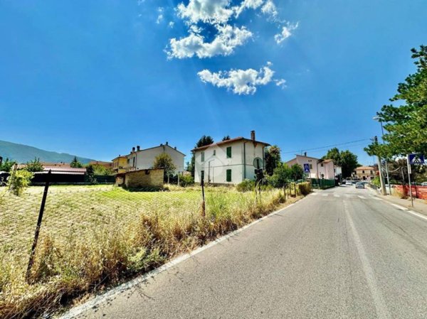 locale commerciale in vendita a Spoleto