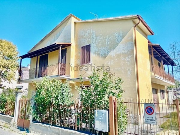 casa indipendente in vendita a Spoleto in zona San Giacomo