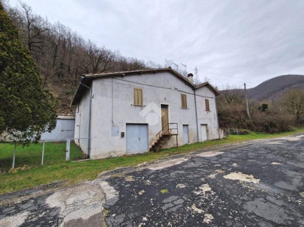 casa indipendente in vendita a Spoleto