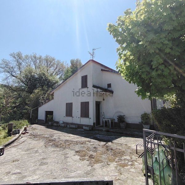 casa indipendente in vendita a Spoleto in zona Terzo la Pieve