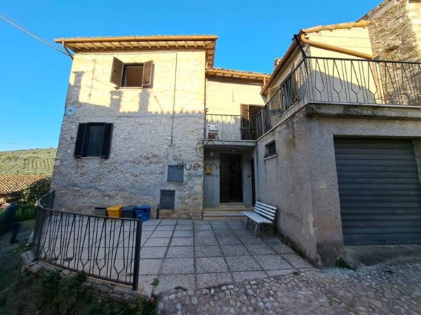 casa indipendente in vendita a Spoleto in zona Eggi