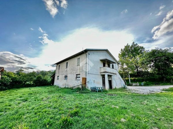 casa indipendente in vendita a Spoleto in zona San Silvestro
