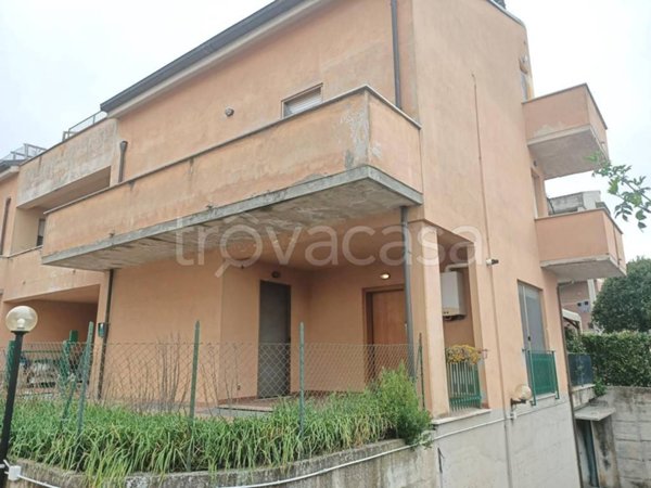 casa indipendente in vendita a Spoleto