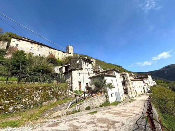 casa indipendente in vendita a Spoleto in zona Cese