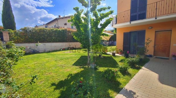 casa indipendente in vendita a Spoleto