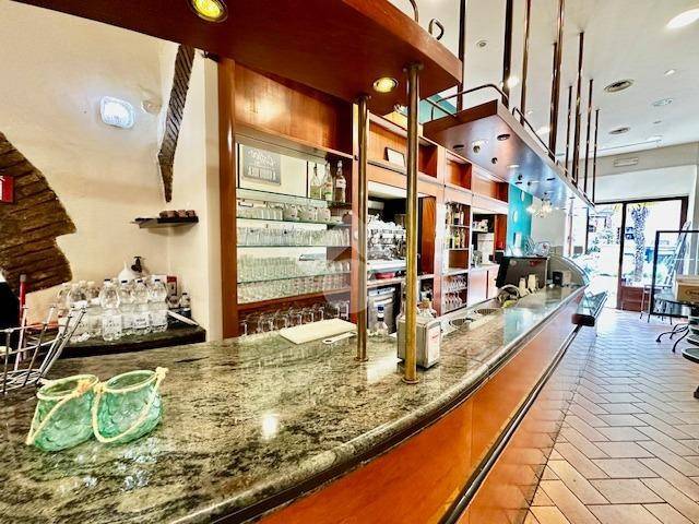locale commerciale in vendita a Spoleto