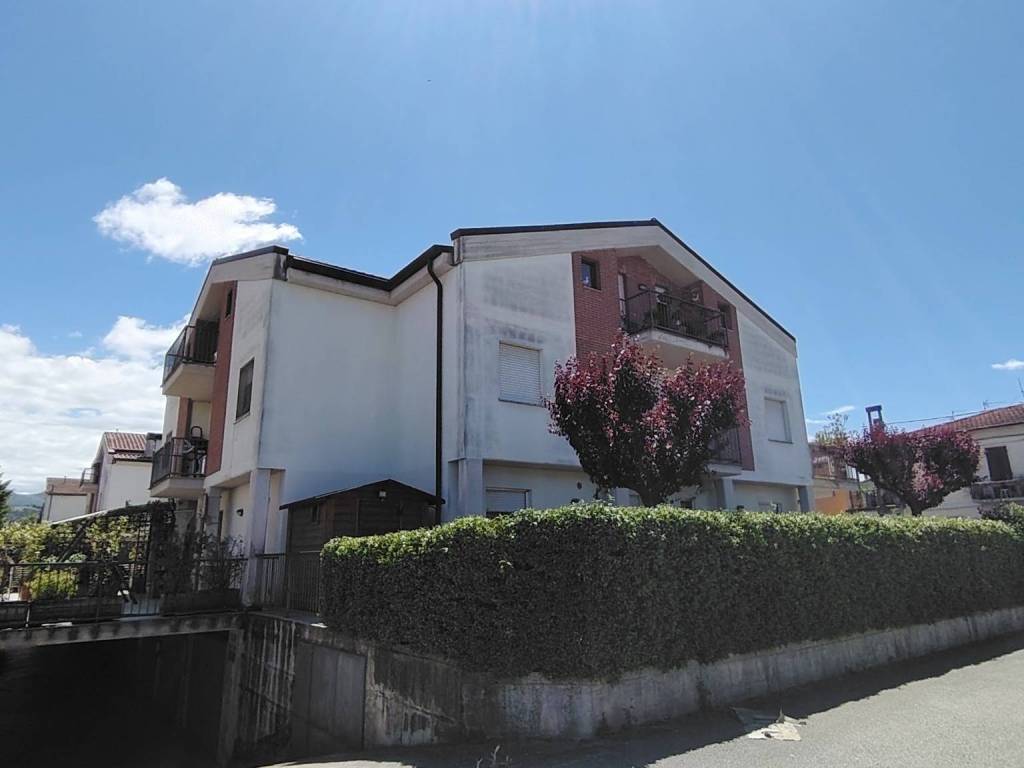 appartamento in vendita a Spoleto in zona Pontebari