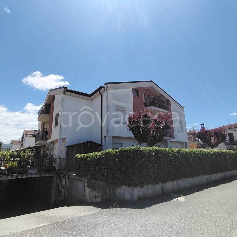 appartamento in vendita a Spoleto in zona Pontebari
