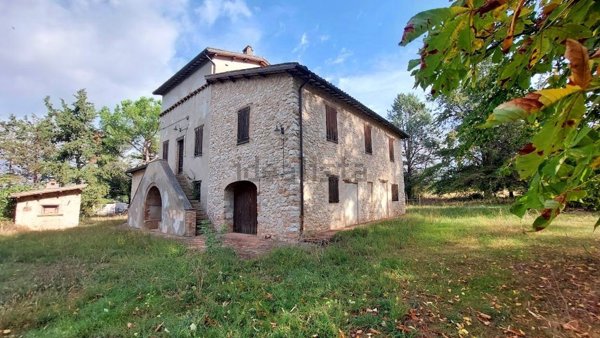 casa indipendente in vendita a Spoleto