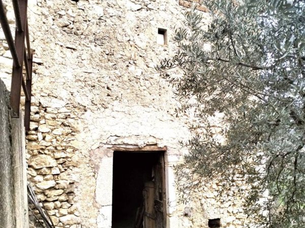 locale commerciale in vendita a Spoleto in zona Cese