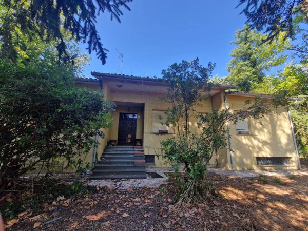 casa indipendente in vendita a Spoleto