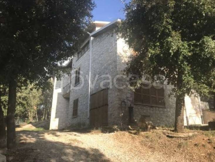 casa indipendente in vendita a Spoleto