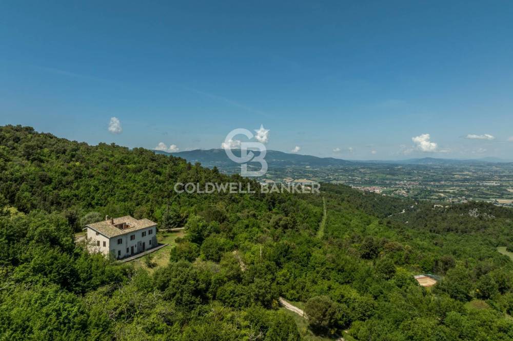 casa indipendente in vendita a Spoleto in zona Vallocchia