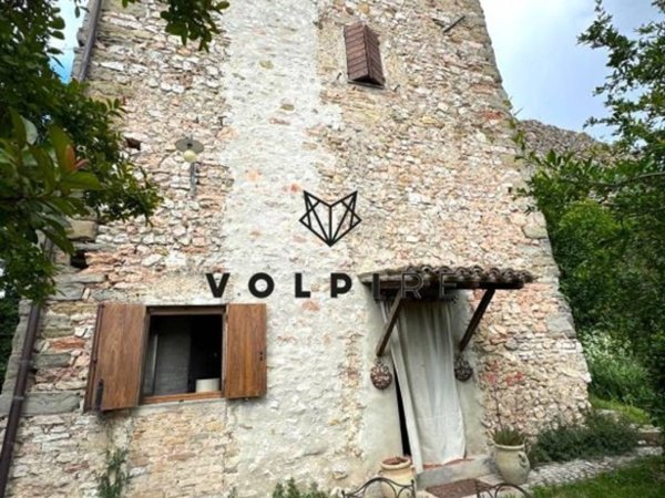 casa indipendente in vendita a Spoleto in zona Baiano