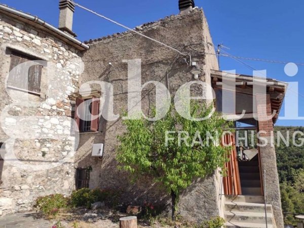 casa indipendente in vendita a Spoleto