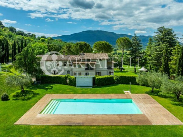 casa indipendente in vendita a Spoleto in zona Baiano