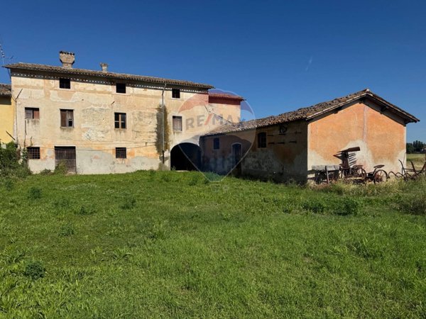 esavano in vendita a Spoleto in zona Beroide