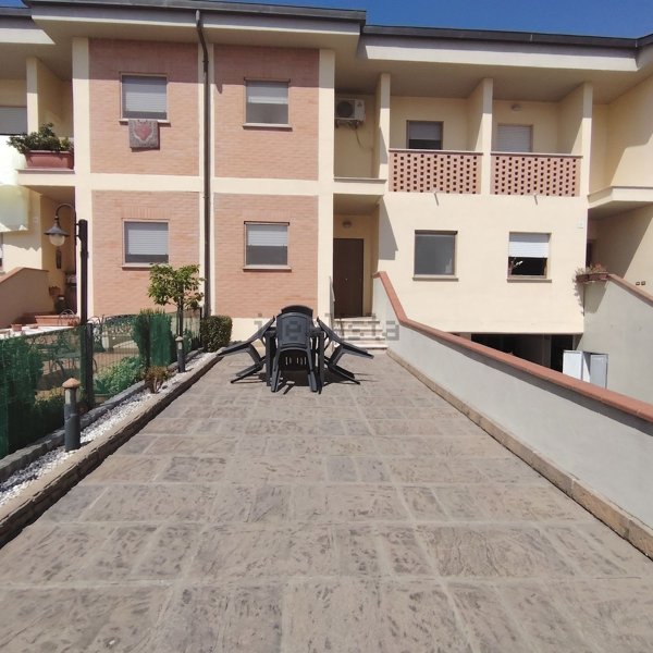 casa indipendente in vendita a Spoleto
