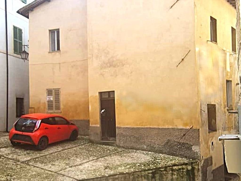 casa indipendente in vendita a Spoleto