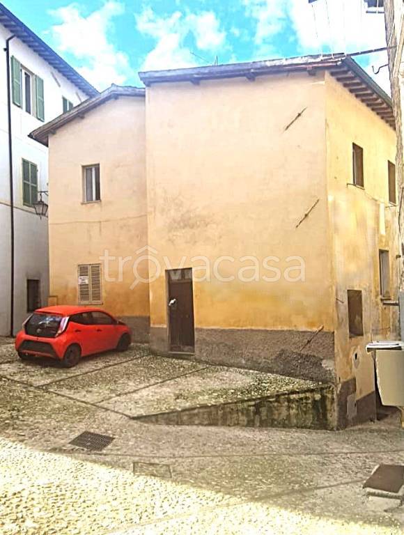casa indipendente in vendita a Spoleto