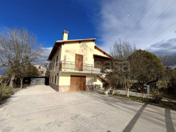 casa indipendente in vendita a Spoleto