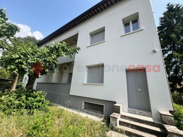 casa indipendente in vendita a Spoleto in zona Santa Croce