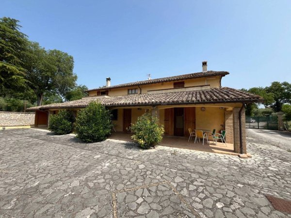 casa indipendente in vendita a Spoleto in zona Vallocchia