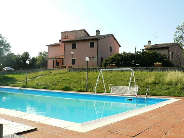casa indipendente in vendita a Spoleto