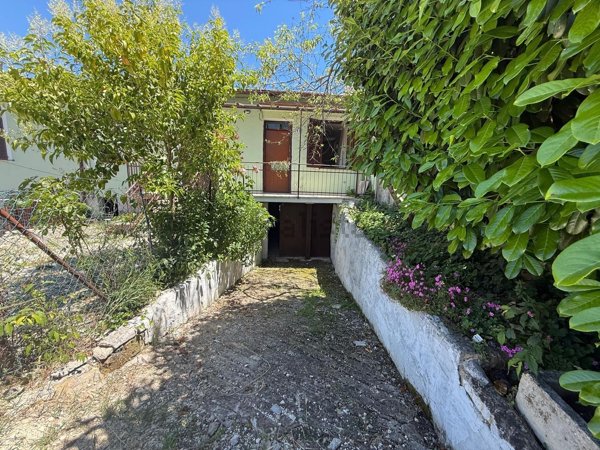 casa indipendente in vendita a Spoleto