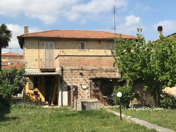 casa indipendente in vendita a Spoleto