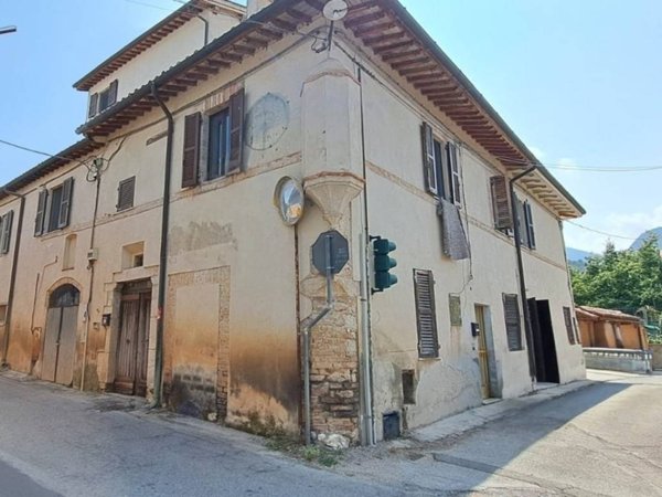casa indipendente in vendita a Spoleto in zona San Giacomo
