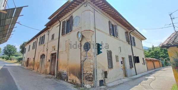casa indipendente in vendita a Spoleto