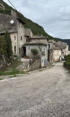 appartamento in vendita a Spoleto in zona Cese