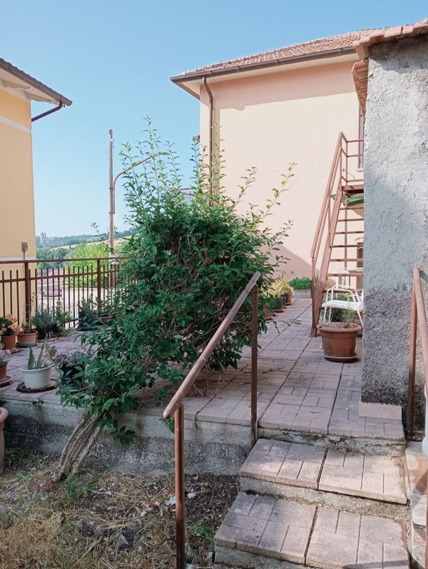 casa indipendente in vendita a Spoleto