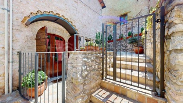 casa indipendente in vendita a Spoleto in zona Poreta