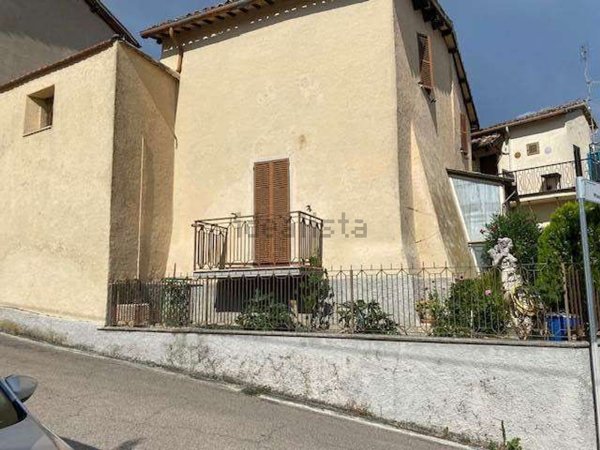 appartamento in vendita a Spoleto in zona Sant'Anastasio
