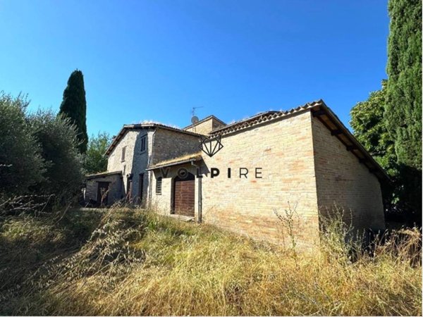 casa indipendente in vendita a Spoleto in zona Maiano