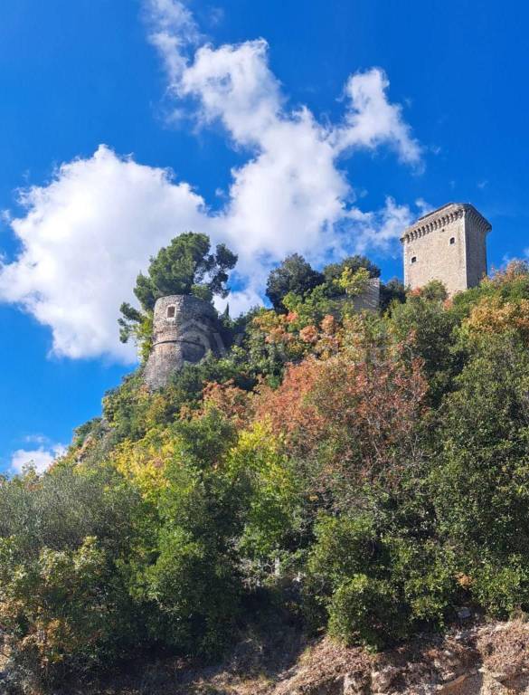 casa indipendente in vendita a Spoleto