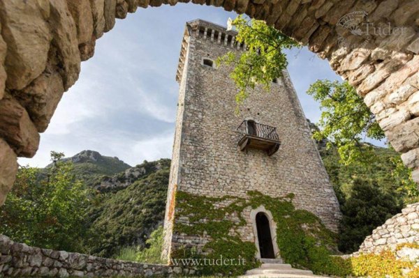 casa indipendente in vendita a Spoleto