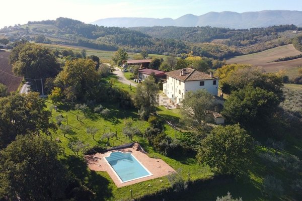 casale in vendita a Spoleto in zona Terraia