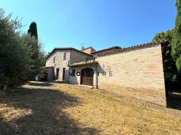 casa indipendente in vendita a Spoleto in zona Maiano