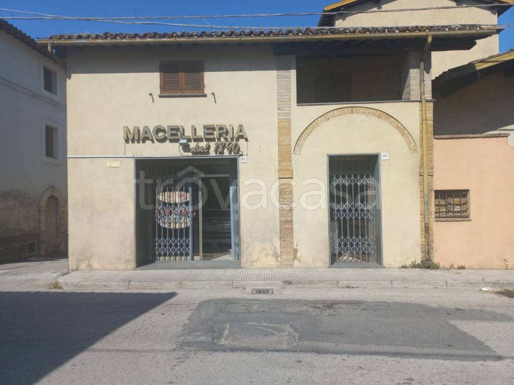 negozio in vendita a Spoleto in zona San Giacomo
