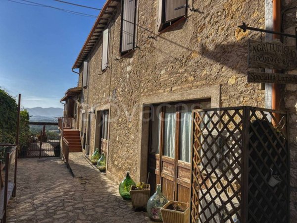 casa indipendente in vendita a Spoleto