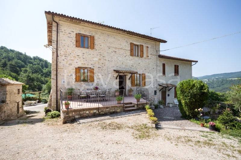casa indipendente in vendita a Spoleto in zona Fogliano