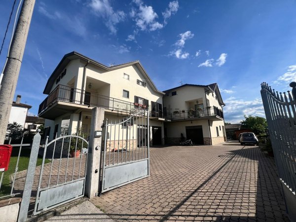 casa indipendente in vendita a Spoleto in zona Pontebari