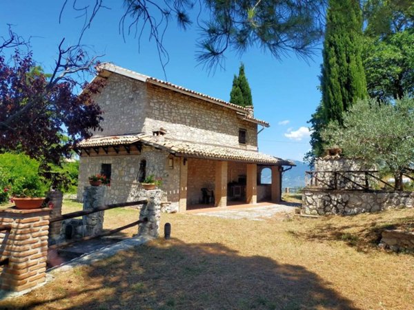casa indipendente in vendita a Spoleto in zona Vallocchia