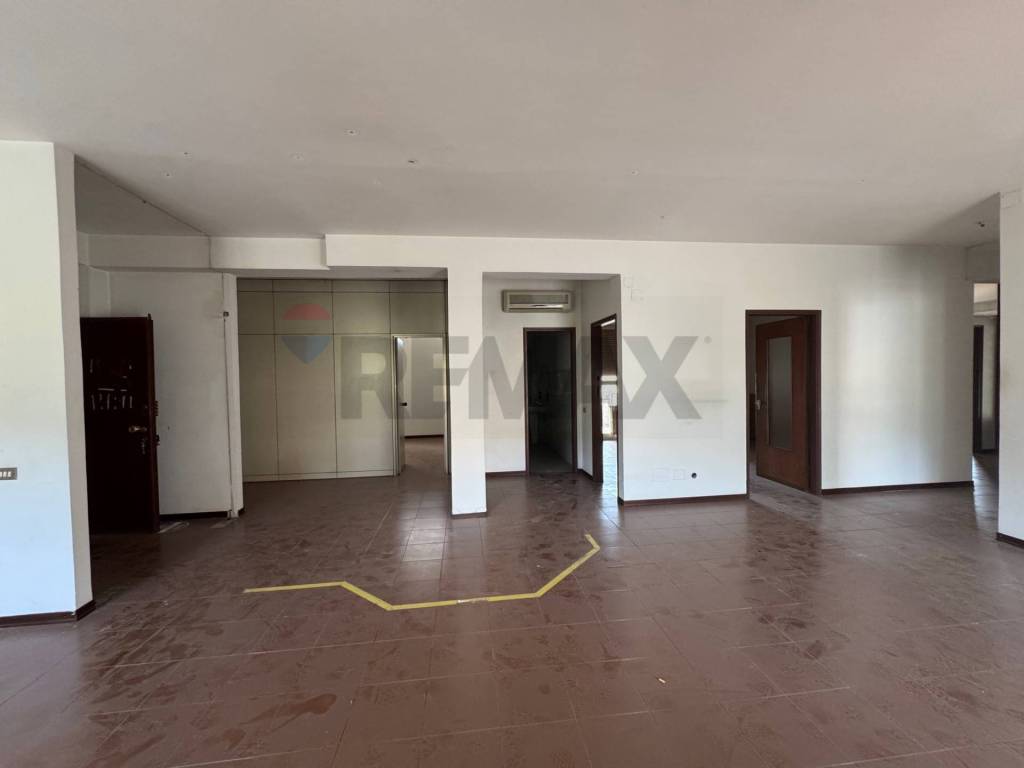ufficio in vendita a Spoleto in zona Collerisana
