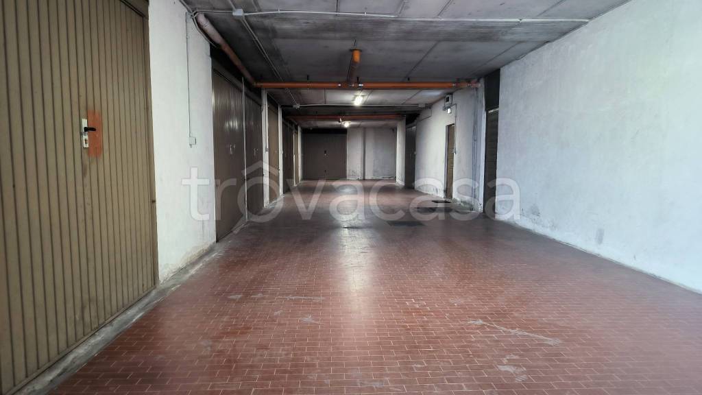 locale commerciale in vendita a Spoleto