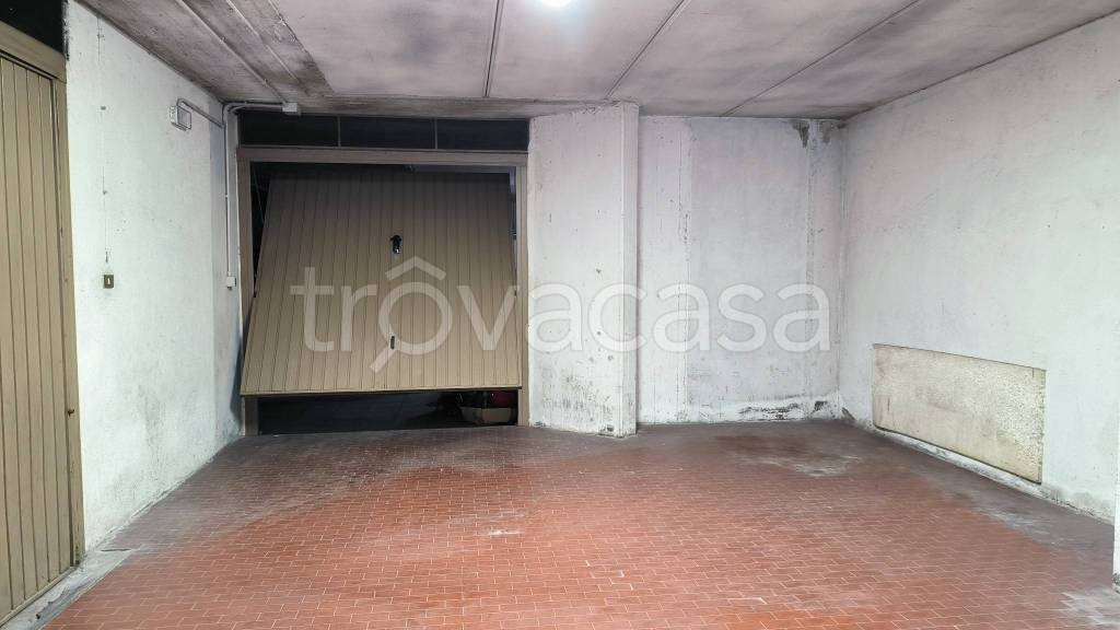 locale commerciale in vendita a Spoleto