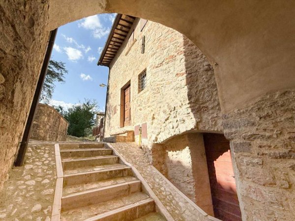 casa indipendente in vendita a Spoleto